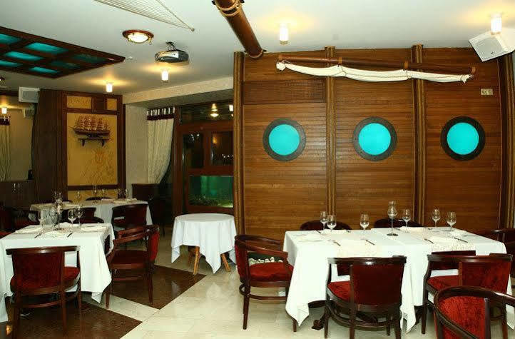 Columbus Hotel Odessa Exterior foto